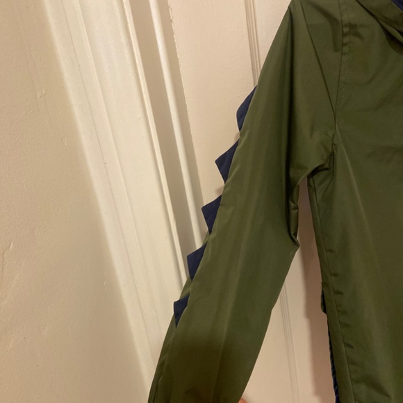 Boy’s Carter’s Green Dinosaur Rain Jacket Slicker Lightweight SZ 10 WATERPROOF - Picture 11 of 13